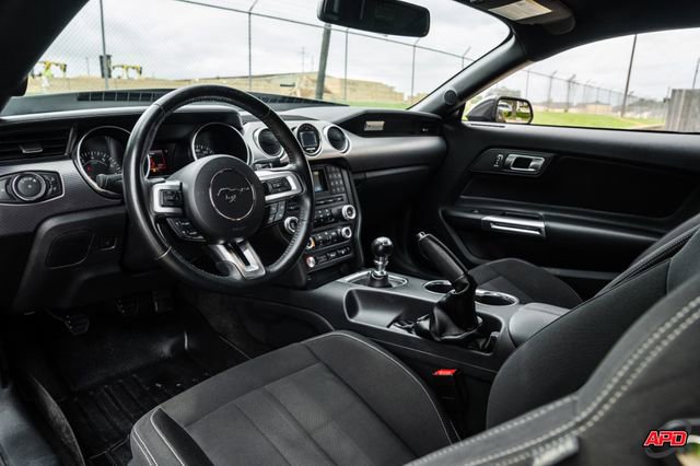 Used 2018 Ford Mustang GT w/ Black Accent Pkg RWD image 3