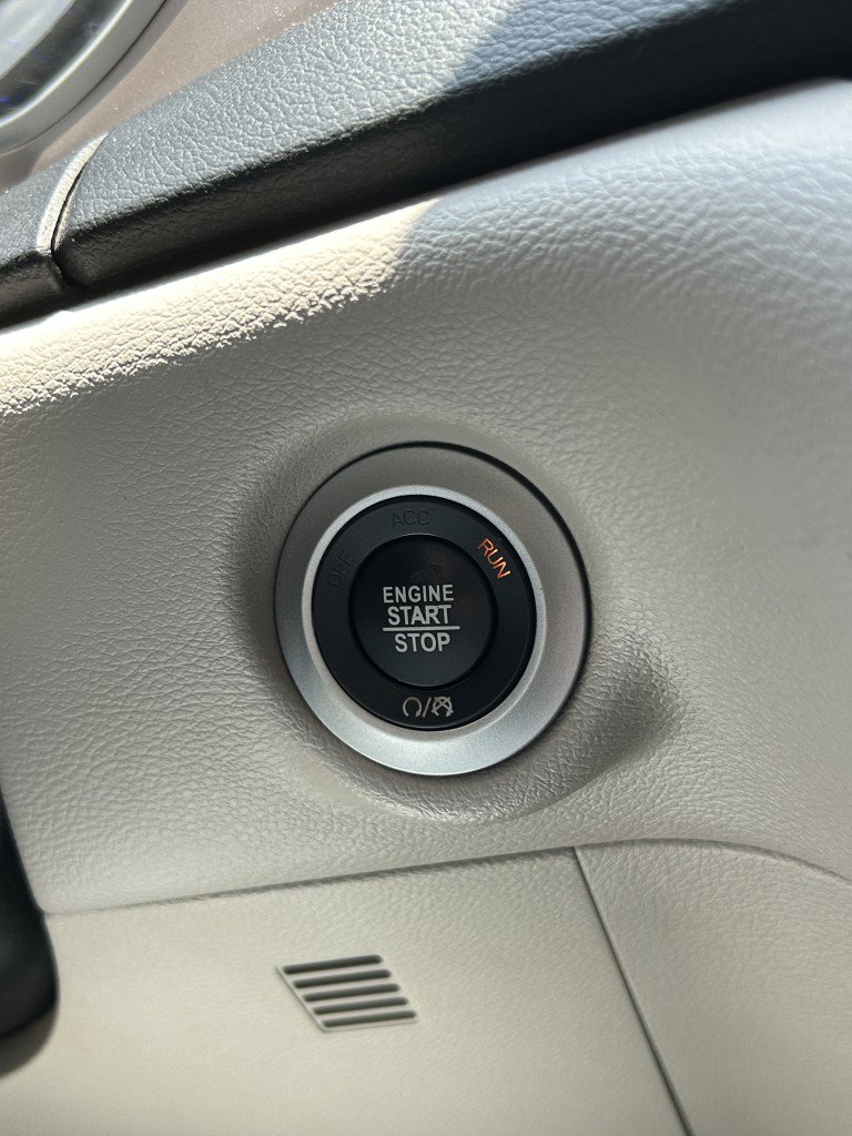 Used 2017 Chrysler Pacifica Touring FWD image 19