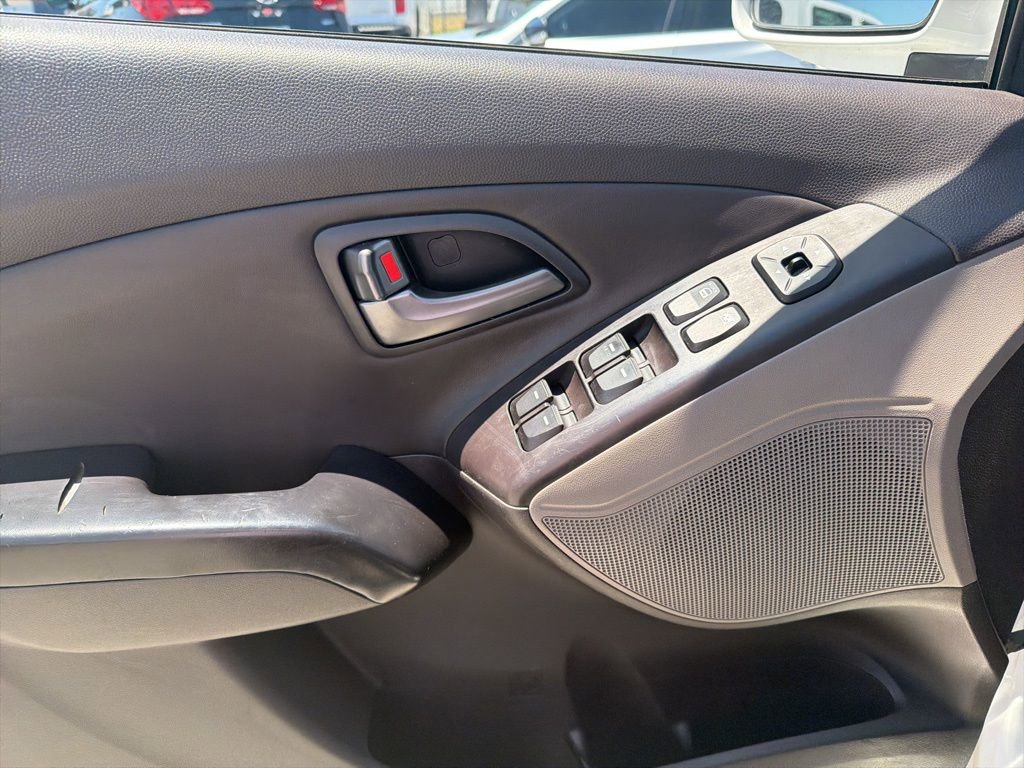 Used 2015 Hyundai Tucson Limited w/ Option Group 03 FWD image 17