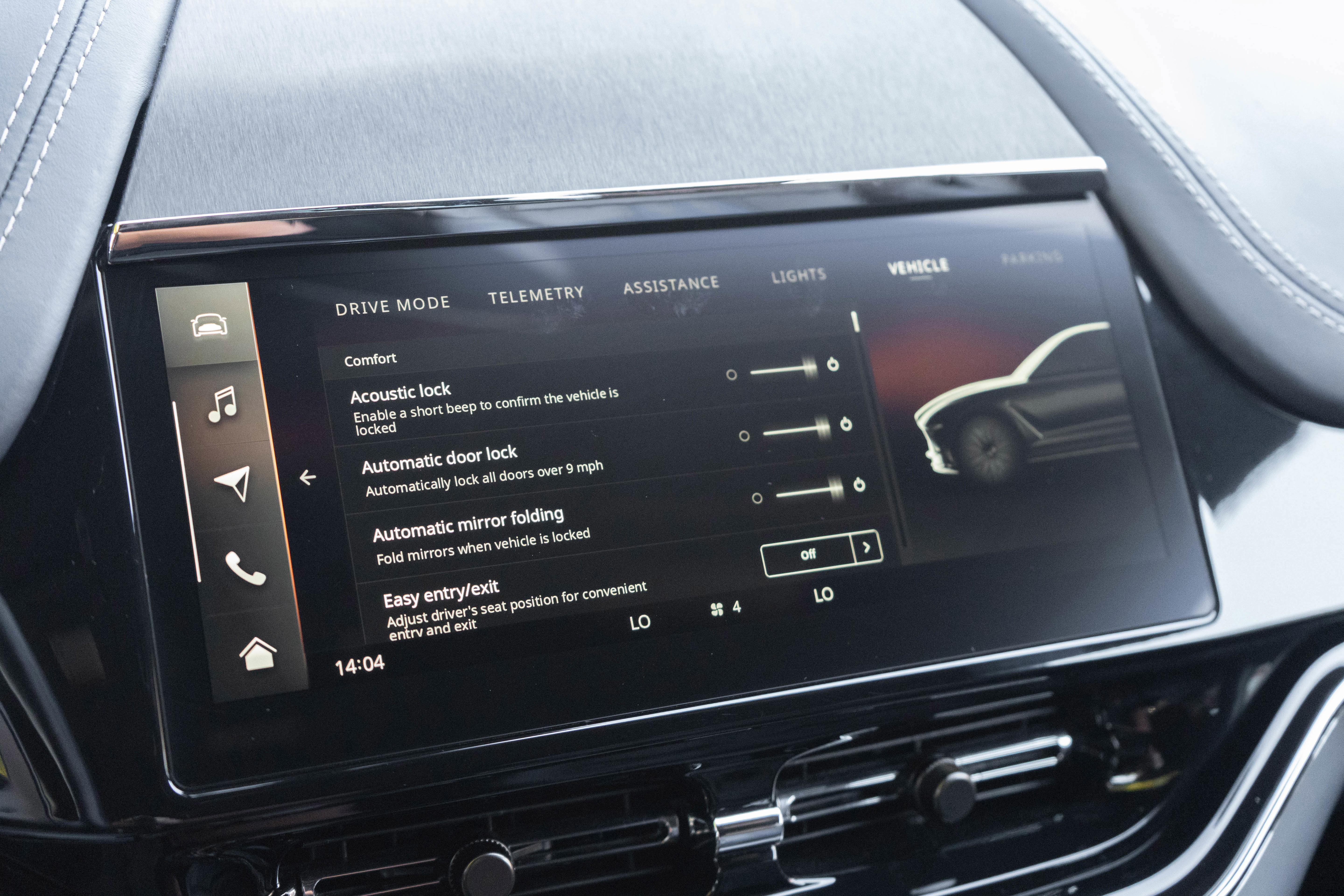 Used 2025 Aston Martin DBX 707 image 21