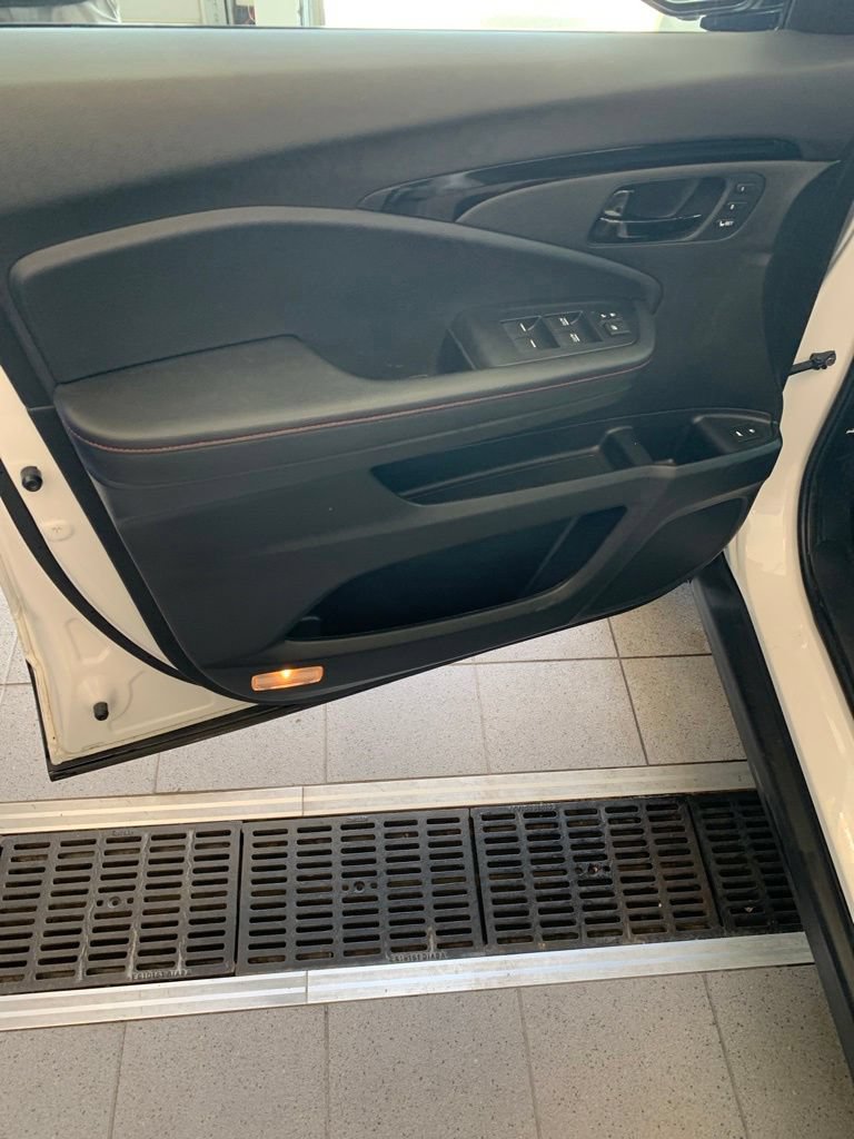 Used 2024 Honda Passport Black Edition image 4