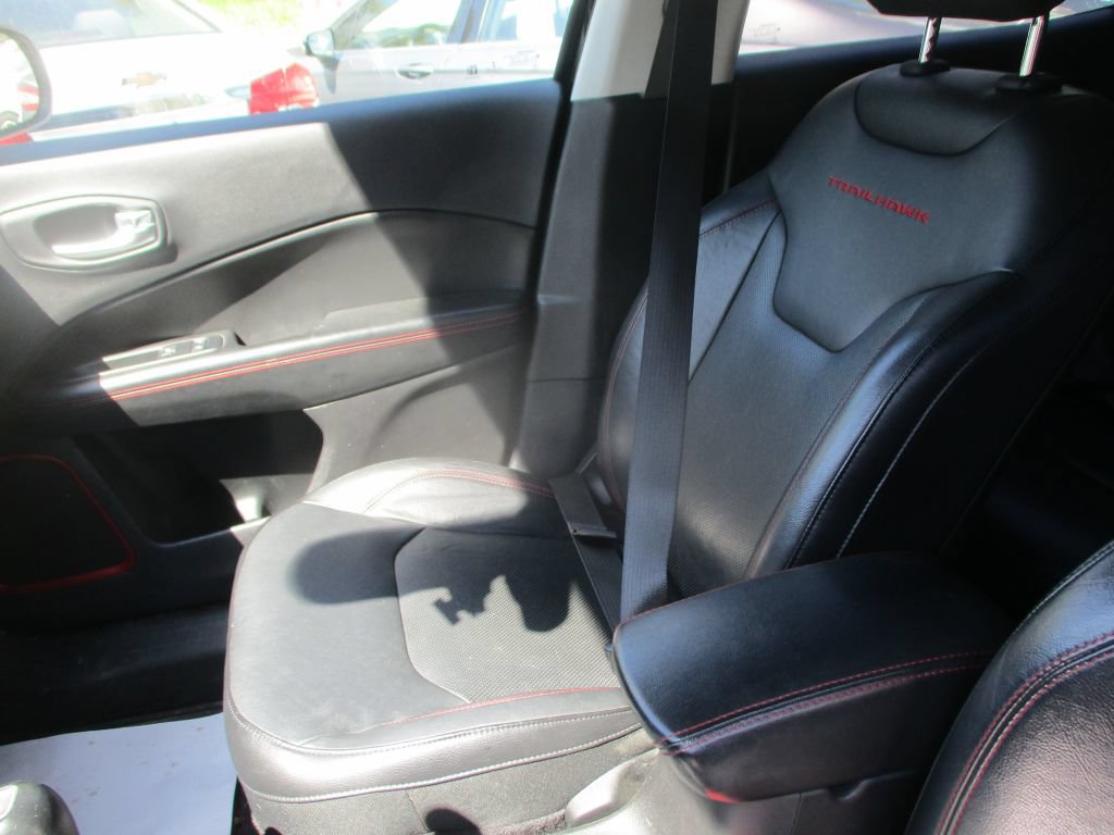 Used 2018 Jeep Compass Trailhawk w/ Leather Interior Group AWD/4WD image 14