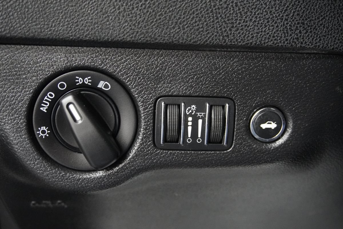 Used 2013 Dodge Charger SE w/ Connectivity Group RWD image 23