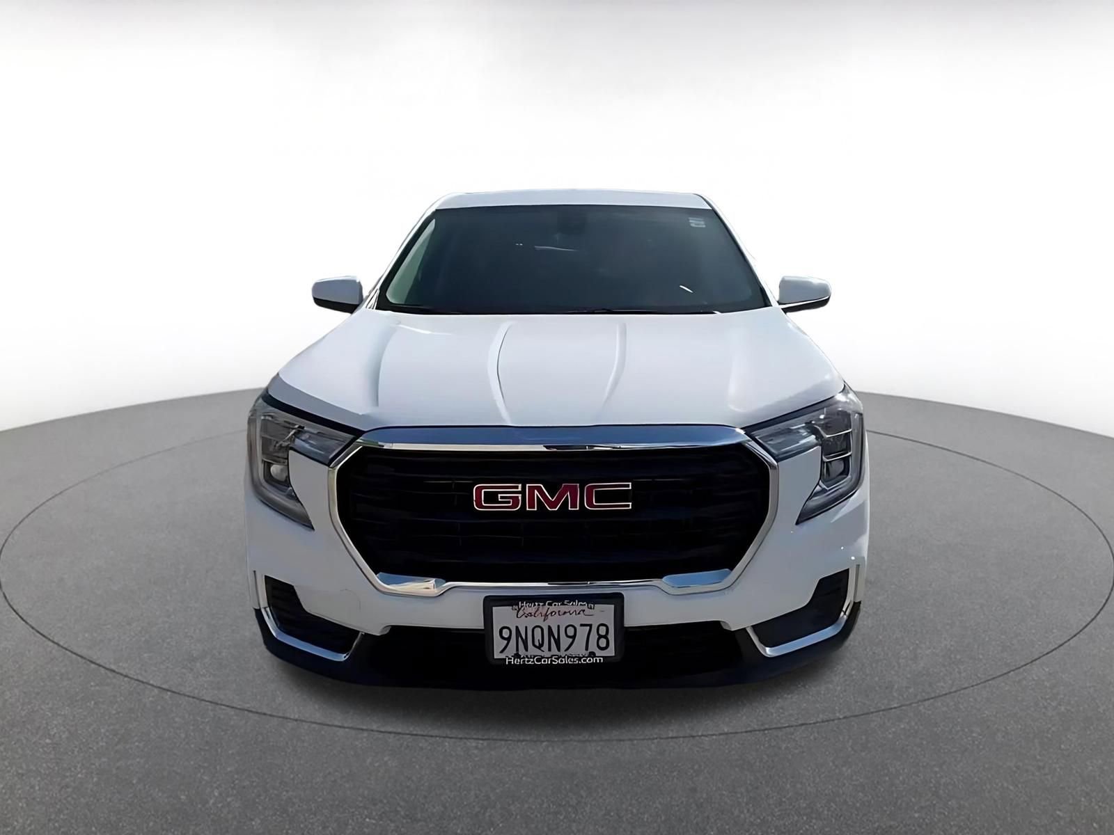 Used 2024 GMC Terrain SLE image 4