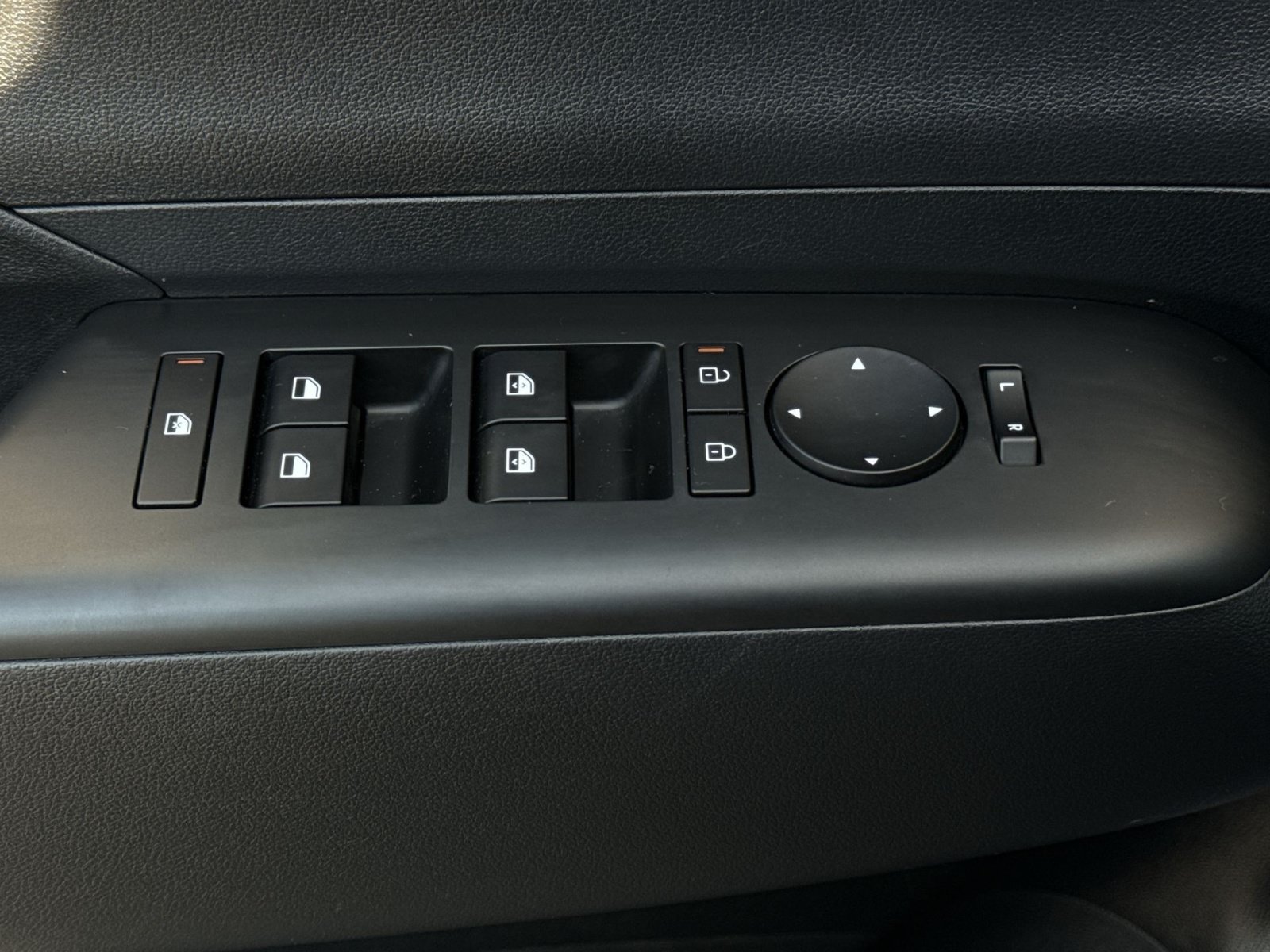Used 2026 Hyundai Kona SEL Sport FWD image 15