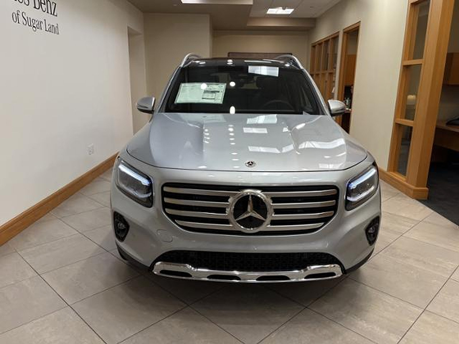New 2026 Mercedes-Benz GLB 250 image 2