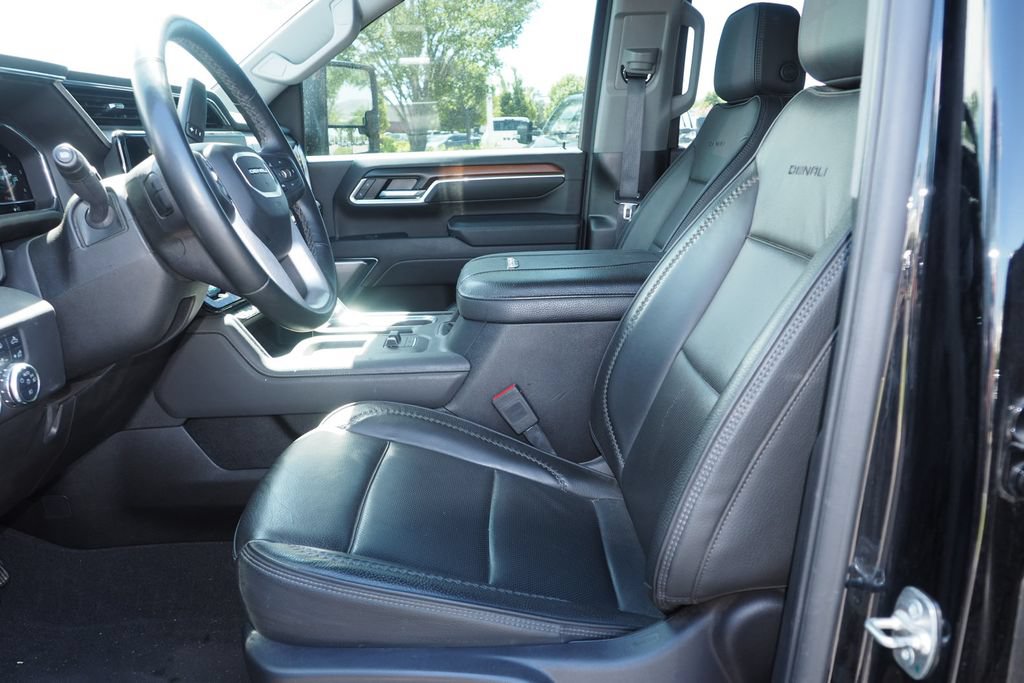 Used 2025 GMC Sierra 3500 Denali w/ Technology Package AWD/4WD image 13