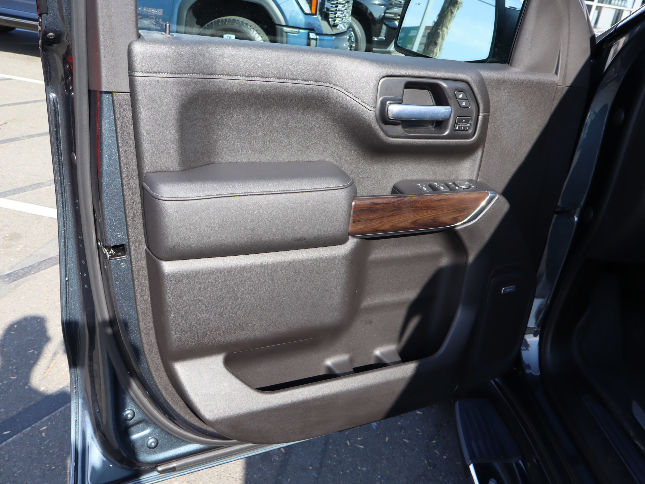 Used 2021 GMC Sierra 1500 SLT w/ SLT Premium Plus Package image 19