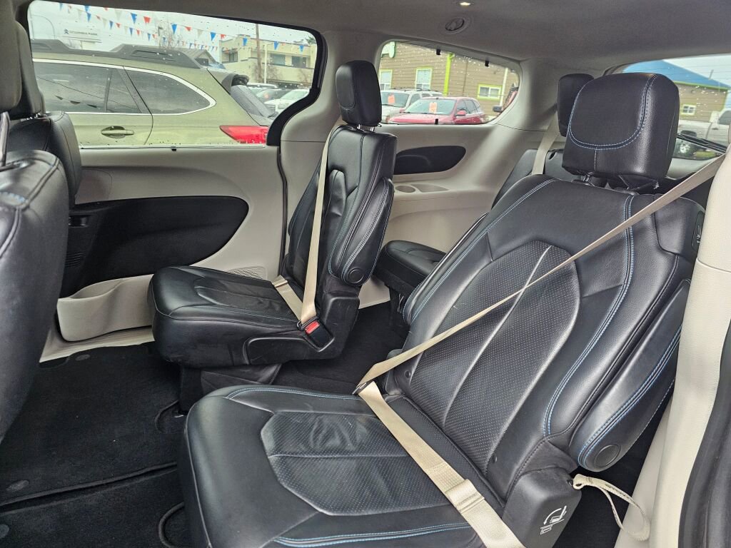 Used 2021 Chrysler Pacifica Touring-L image 20