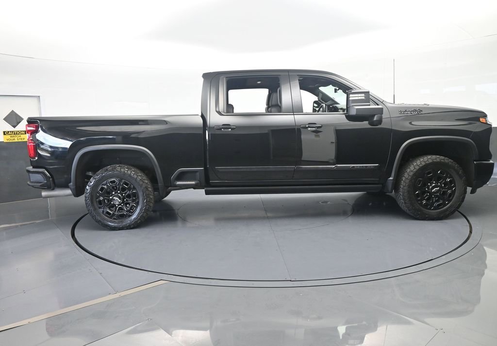 Used 2024 Chevrolet Silverado 2500 High Country w/ Midnight Edition AWD/4WD image 7