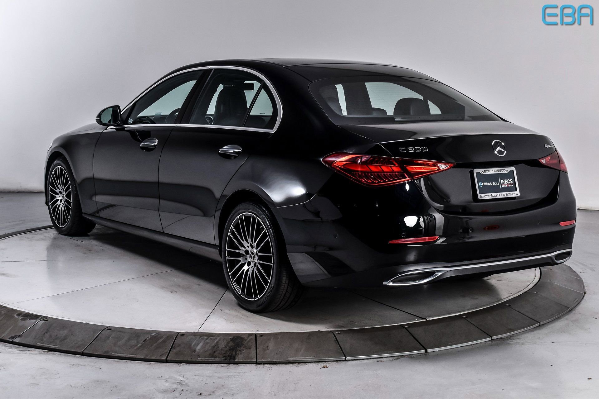 Used 2025 Mercedes-Benz C 300 4MATIC Sedan image 4