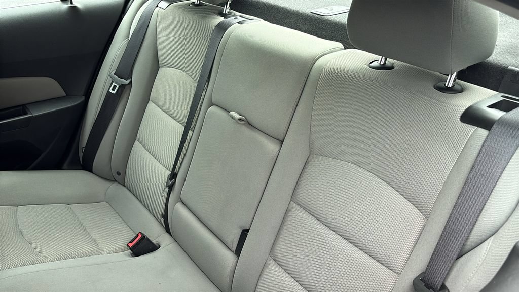 Used 2015 Chevrolet Cruze LT FWD image 25