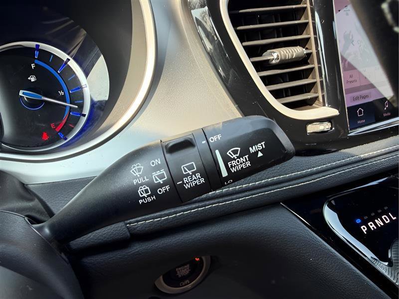 Used 2021 Chrysler Pacifica Touring w/ Uconnect Theater Family Group image 56