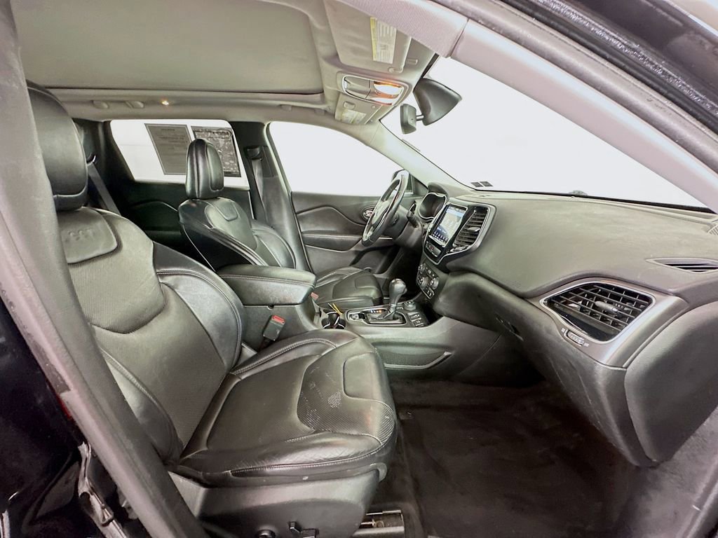 Used 2019 Jeep Cherokee Limited image 27