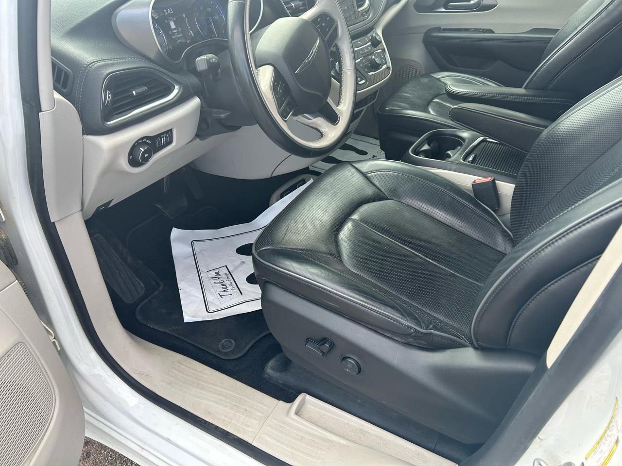 Used 2019 Chrysler Pacifica Limited image 10