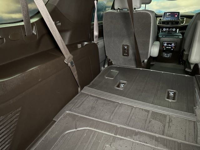 Used 2023 GMC Yukon XL SLT w/ SLT Luxury Package image 68