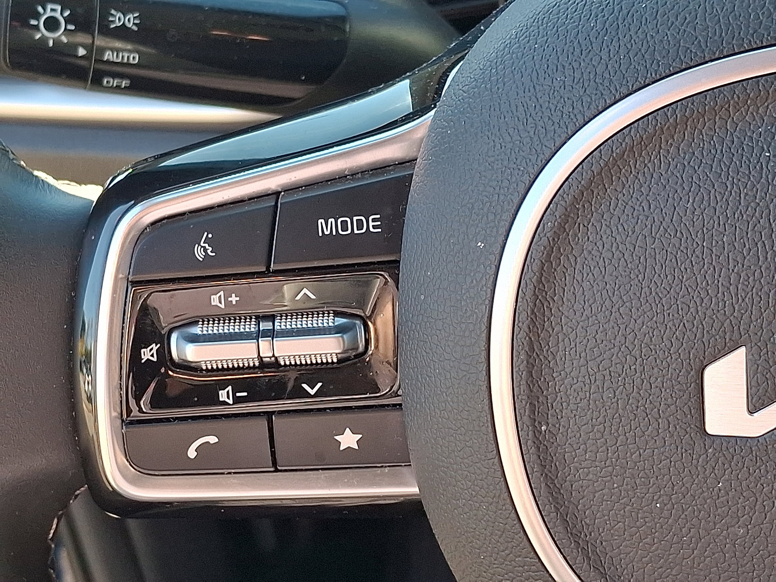 Used 2025 Kia Sorento S image 21