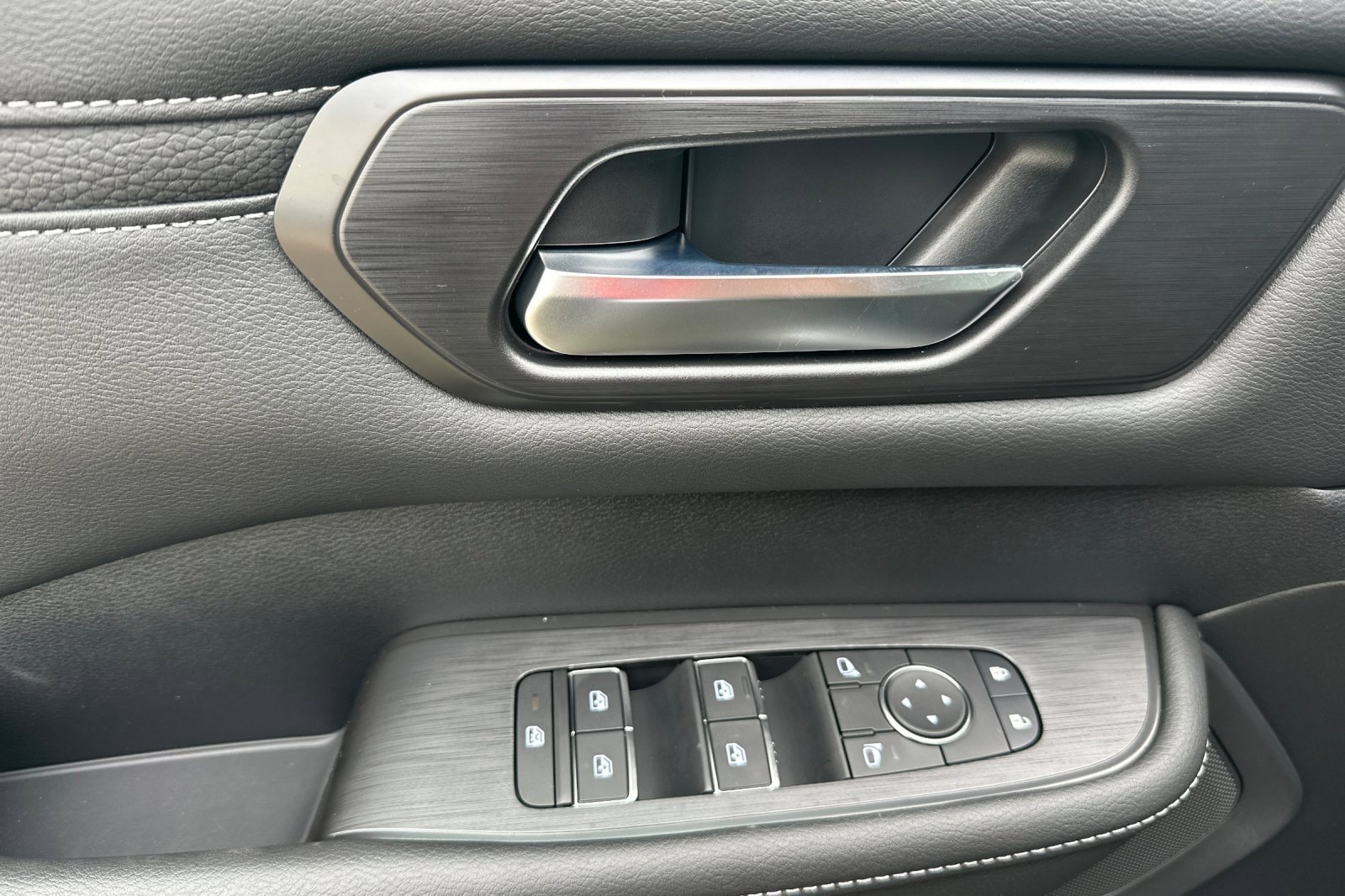 New 2026 Nissan Armada SV image 8