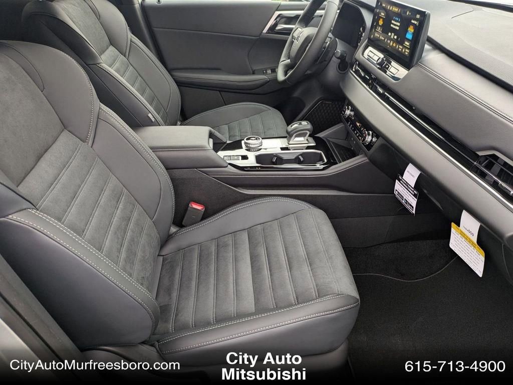 New 2025 Mitsubishi Outlander SE image 26