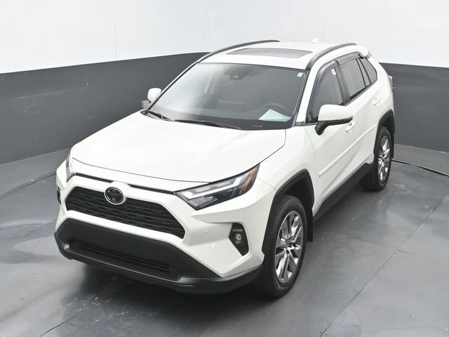 Used 2022 Toyota RAV4 XLE Premium AWD/4WD image 32