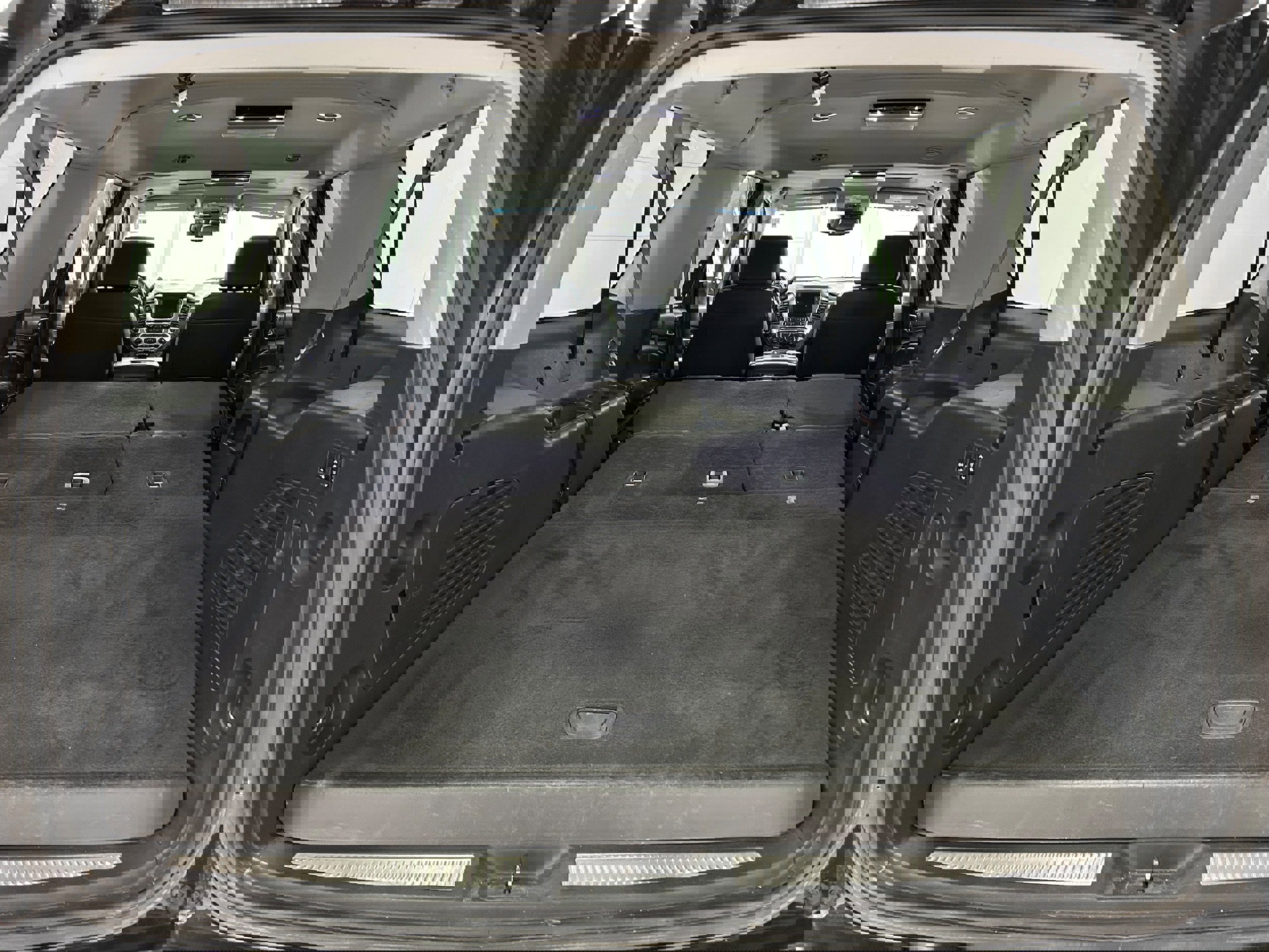 Used 2020 Chevrolet Suburban Premier image 37