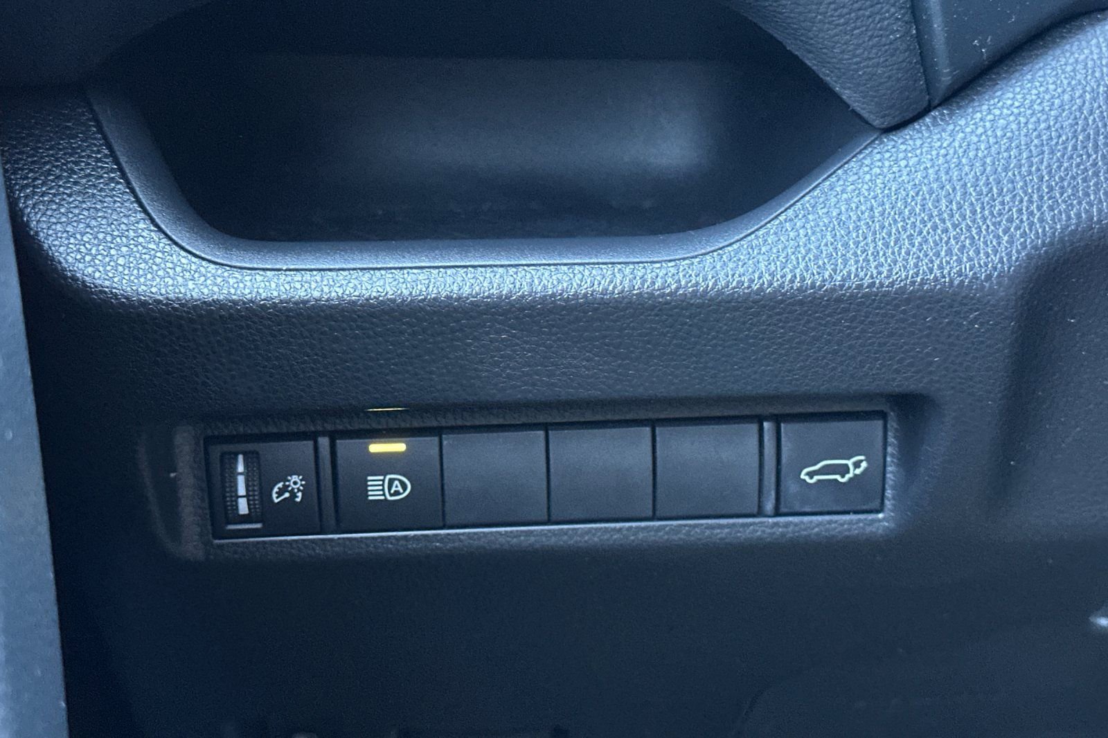 Used 2022 Toyota RAV4 XLE w/ Convenience Package image 35