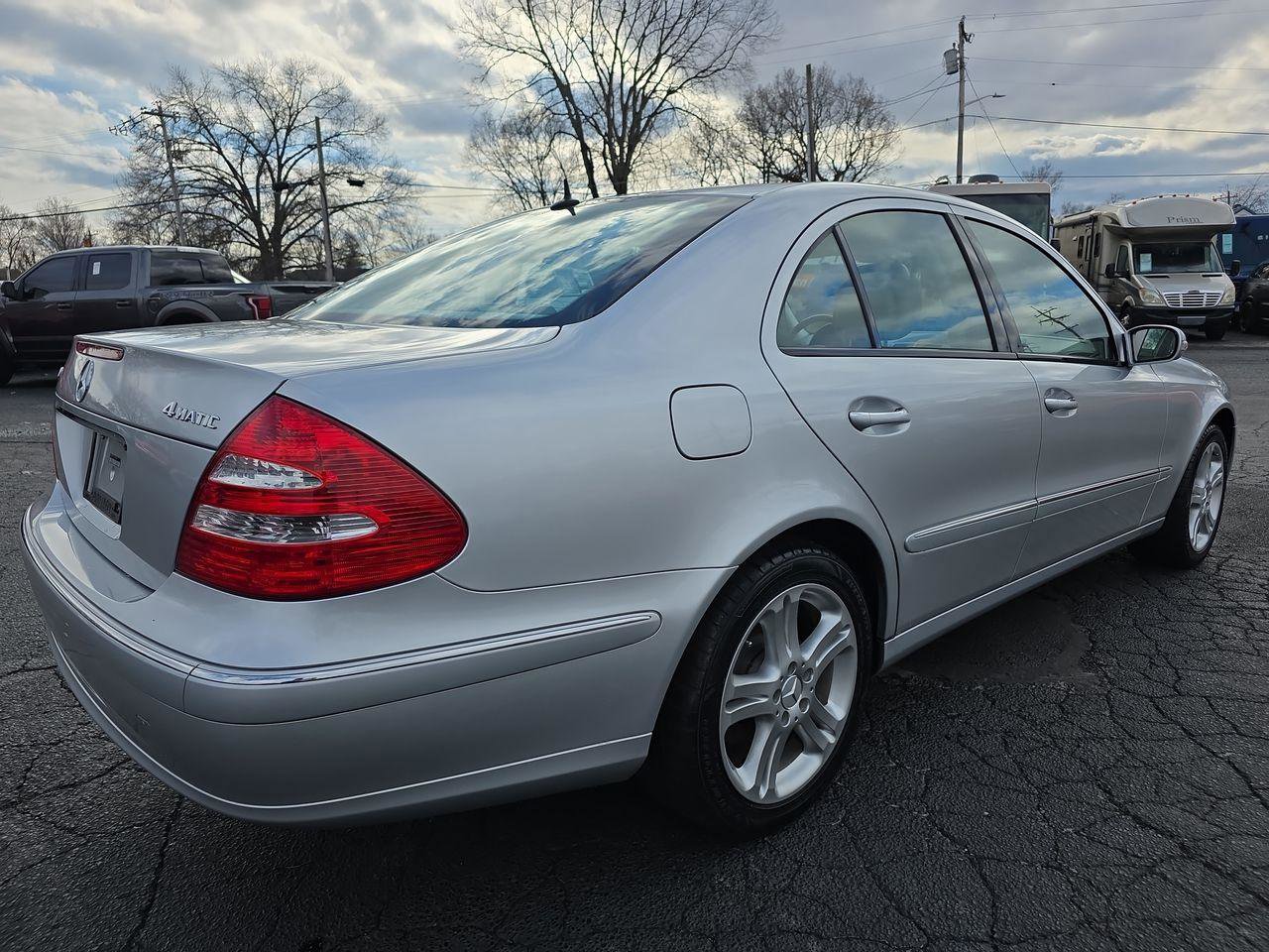 Used 2006 Mercedes-Benz E 350 4MATIC Sedan w/ Premium Pkg image 2
