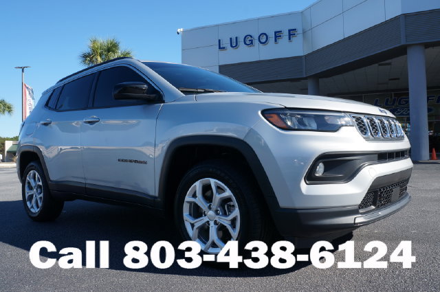 Used 2024 Jeep Compass Latitude AWD/4WD image 1
