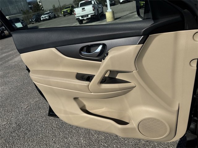 Used 2014 Nissan Rogue SV image 24