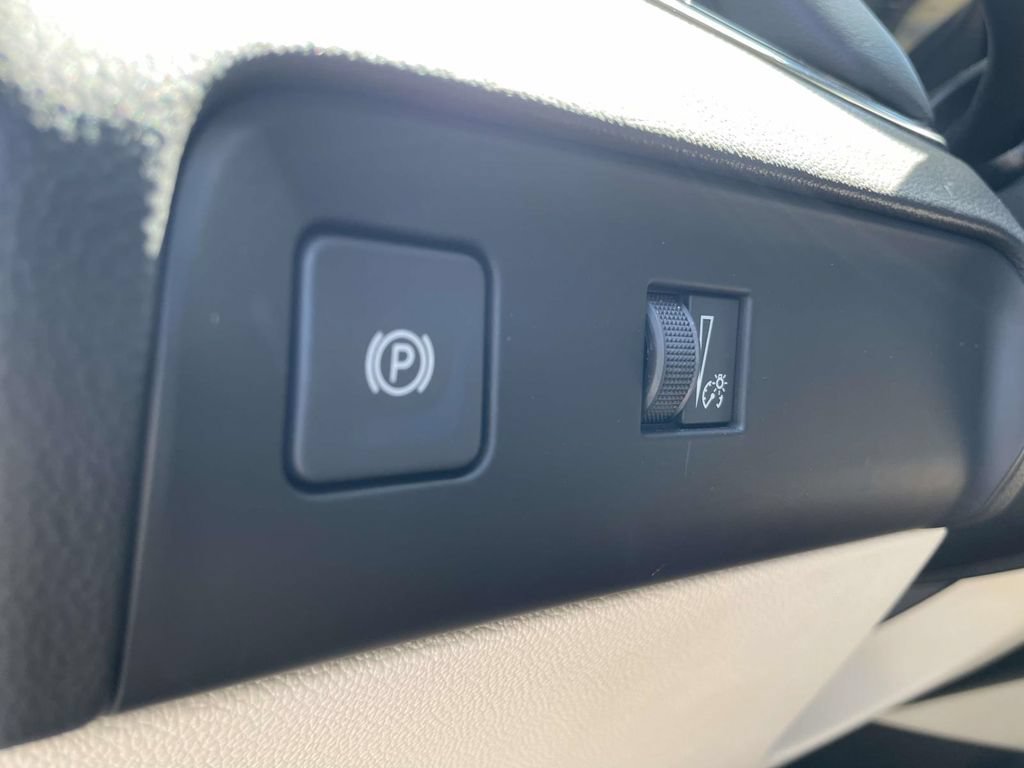 Used 2023 Buick Enclave Essence FWD image 28