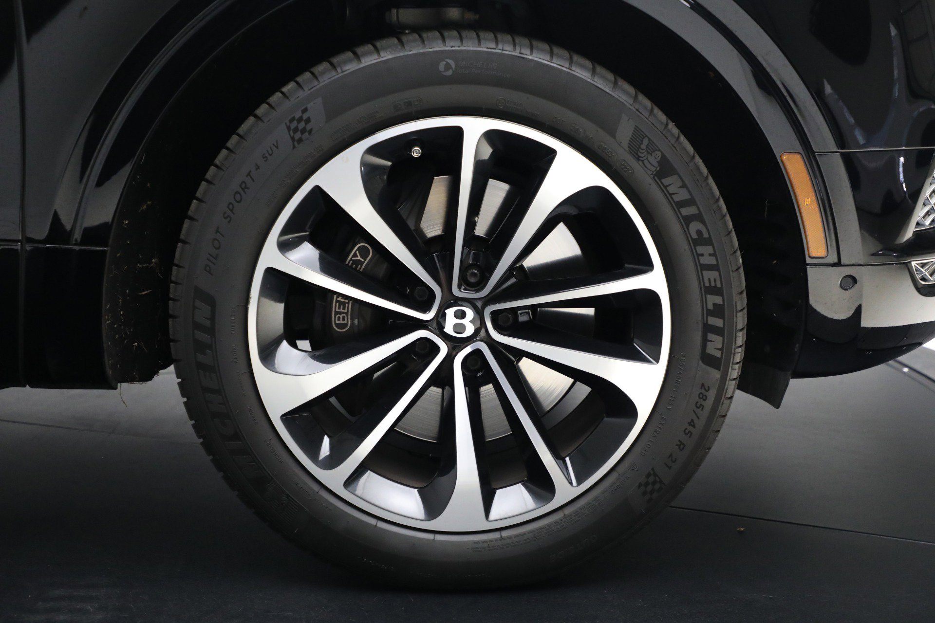 Certified 2018 Bentley Bentayga Onyx Edition image 15