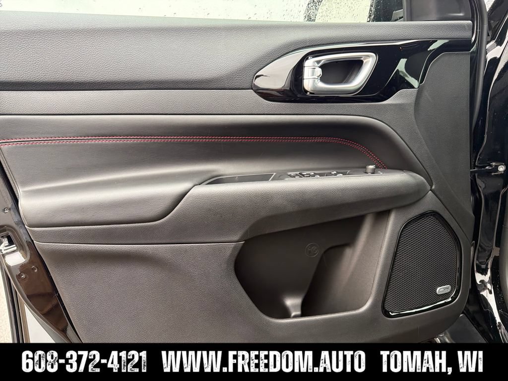 New 2026 Jeep Compass Trailhawk w/ Sun, Sound & Navigation Group AWD/4WD image 10