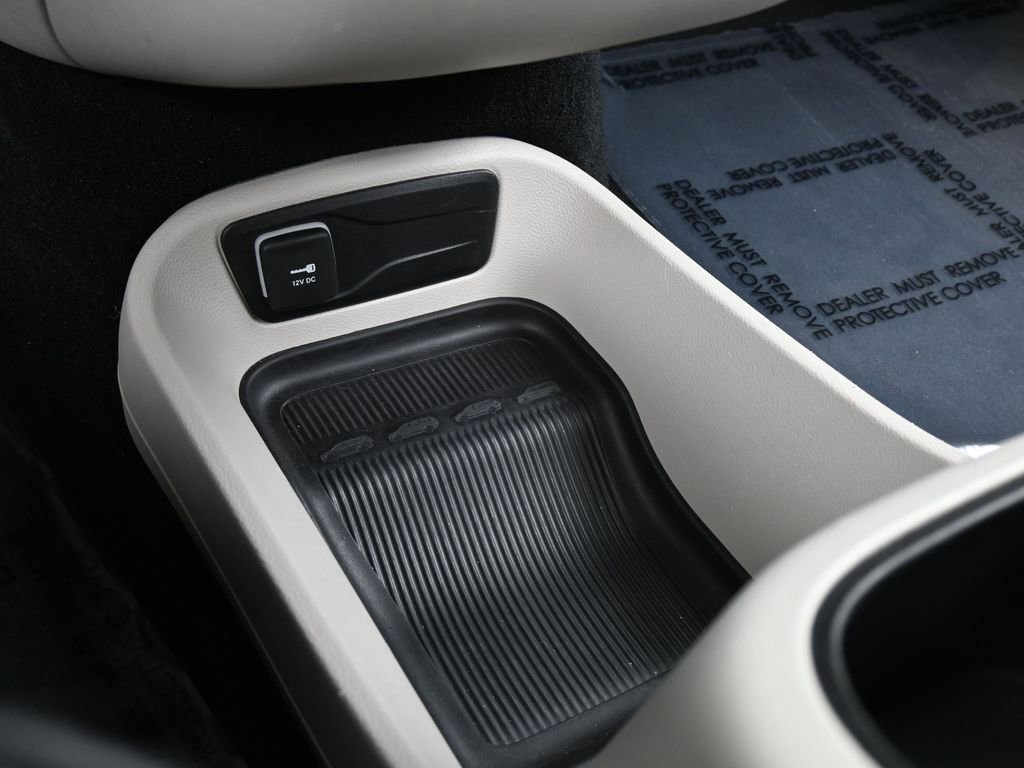 Used 2024 Chrysler Pacifica Select image 28