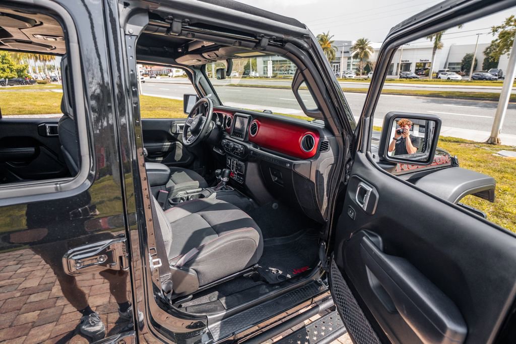 Used 2022 Jeep Wrangler Unlimited Rubicon AWD/4WD image 33