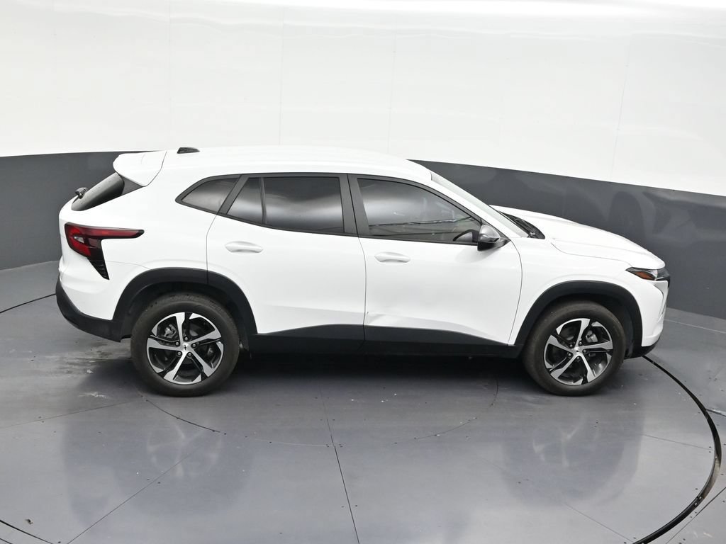 Used 2024 Chevrolet Trax RS FWD image 22