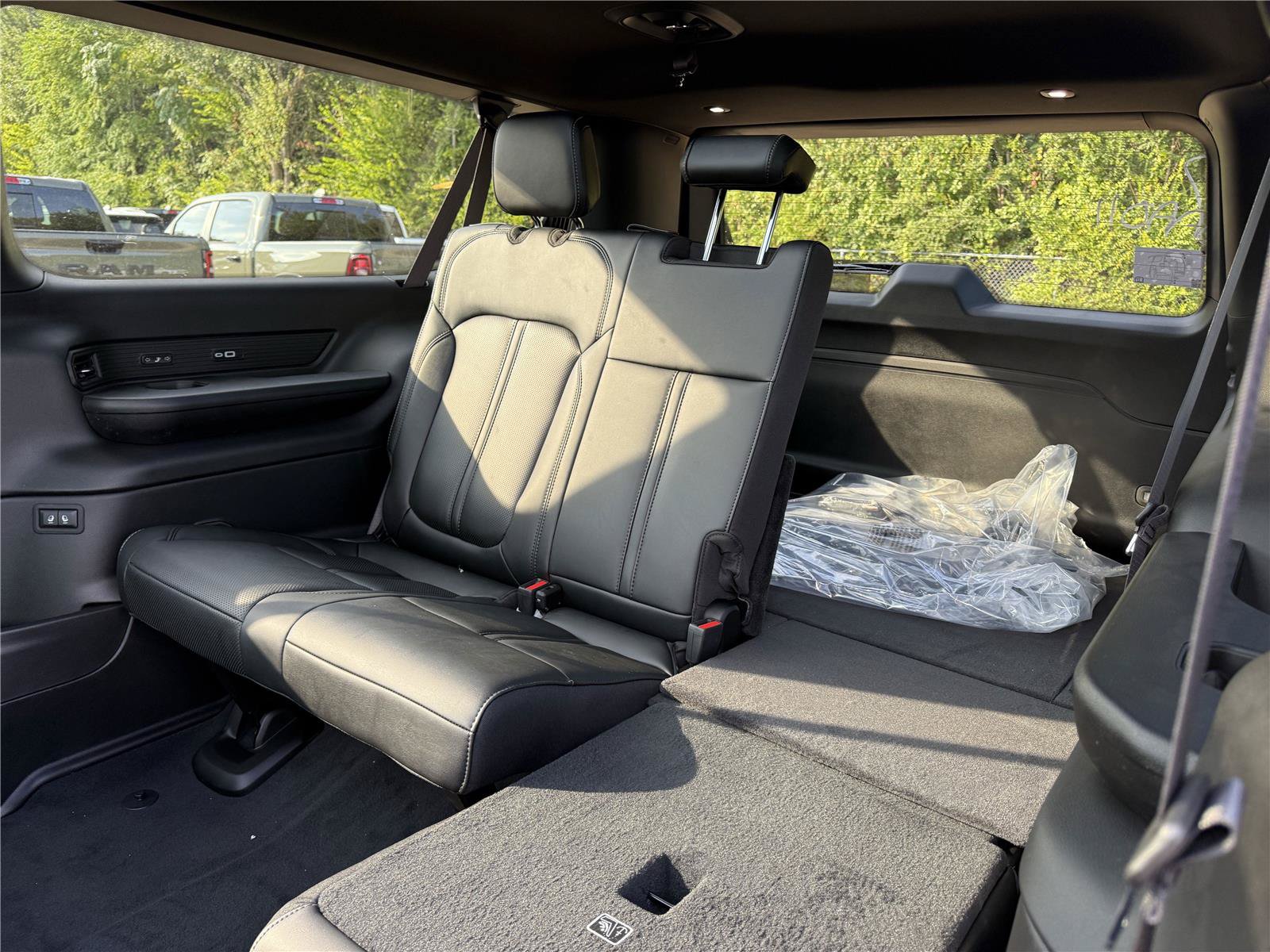 New 2025 Jeep Wagoneer L Series II AWD/4WD image 17