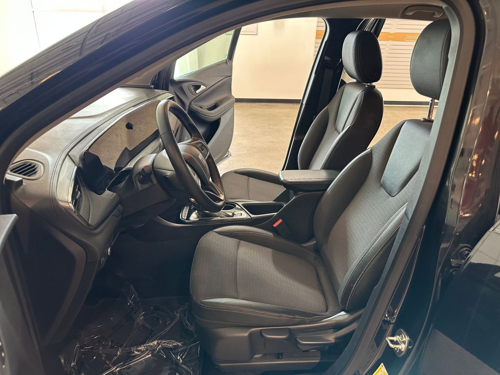 Used 2025 Buick Encore GX Preferred FWD image 25