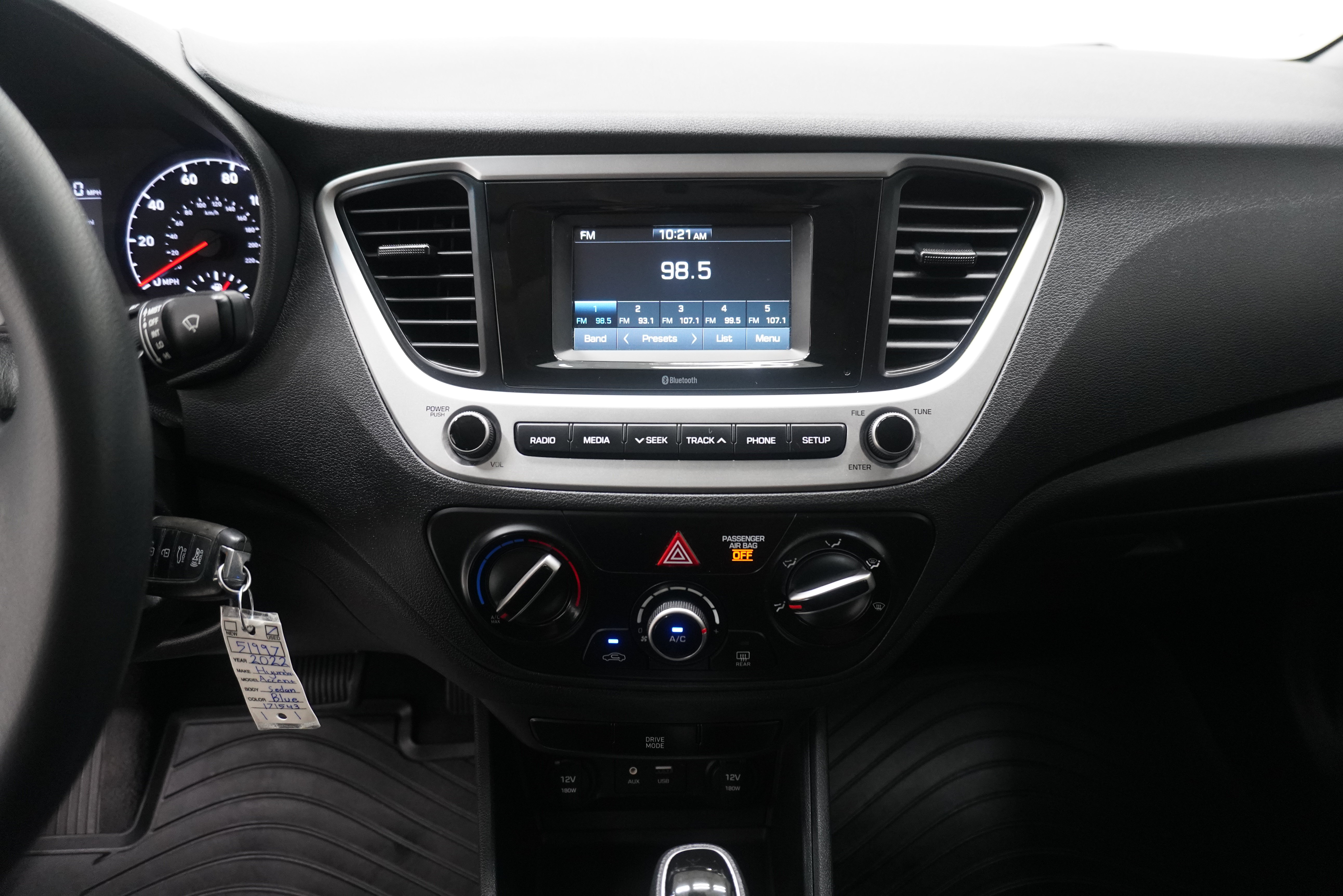 Used 2022 Hyundai Accent SE w/ Cargo Package FWD image 16