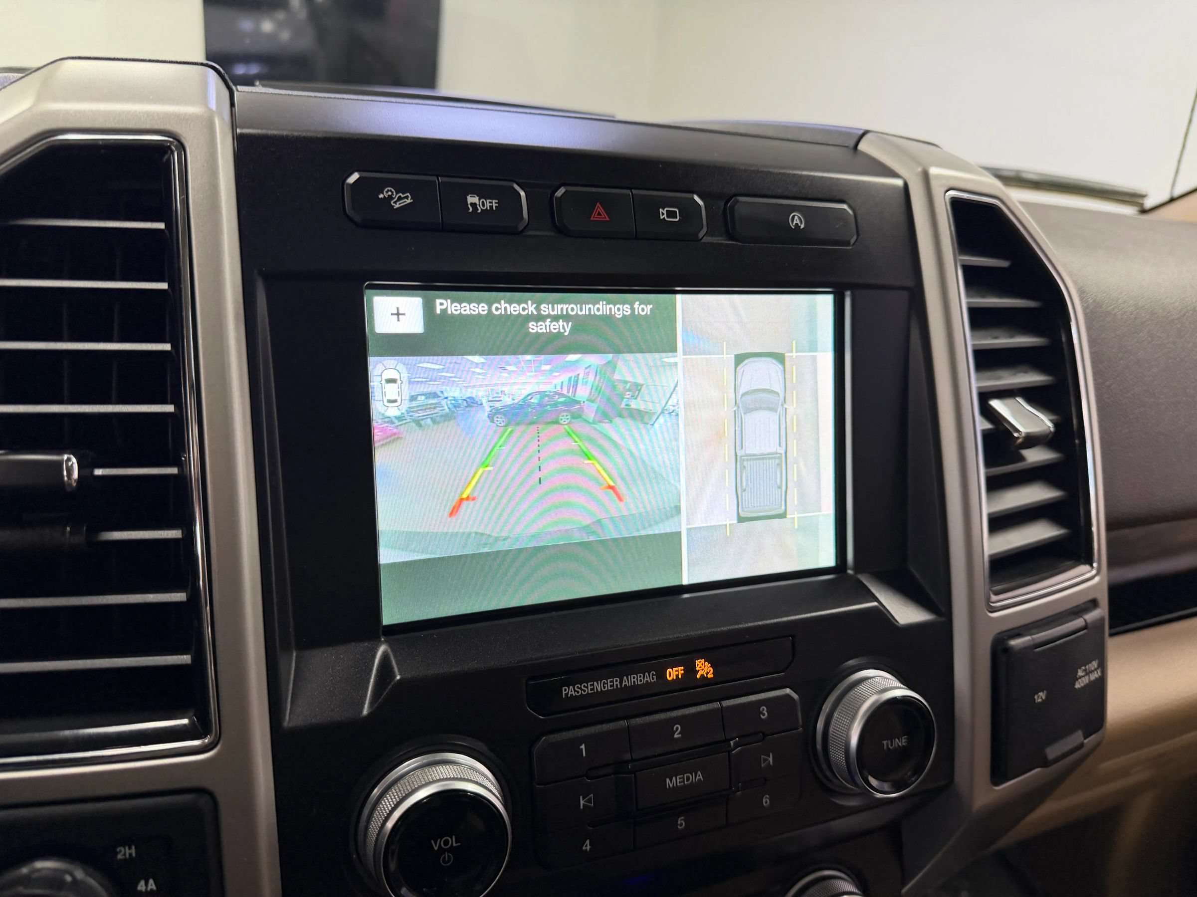 Used 2019 Ford F150 Lariat w/ Equipment Group 502A Luxury AWD/4WD image 34