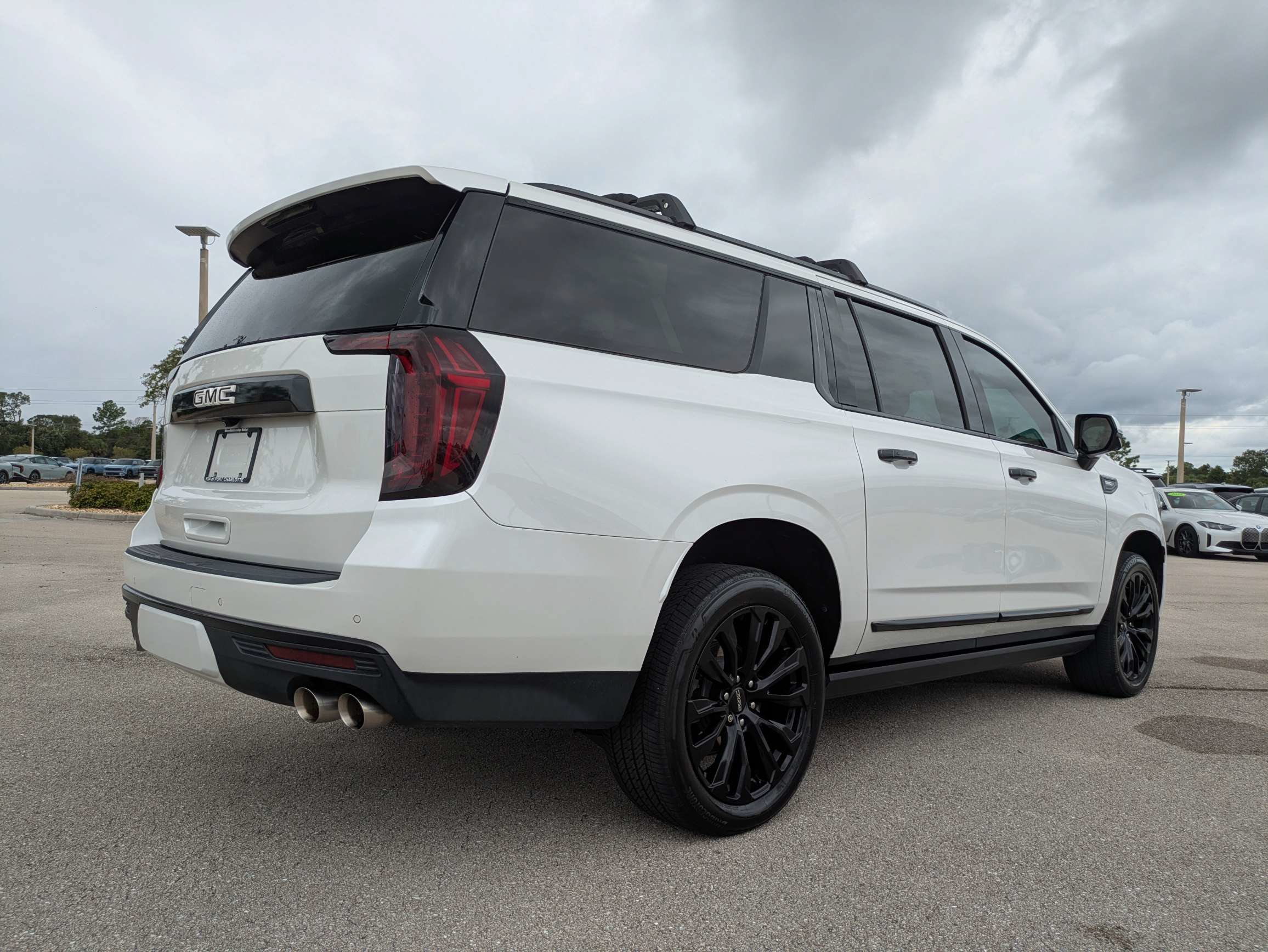Used 2022 GMC Yukon XL Denali AWD/4WD image 4