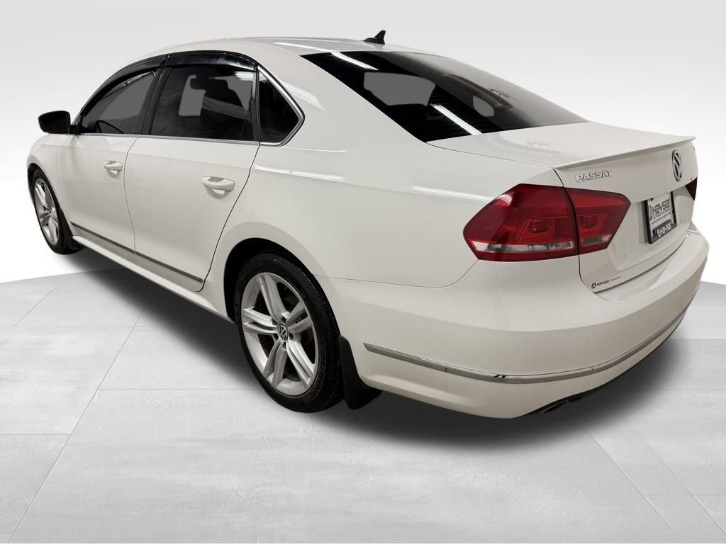 Used 2015 Volkswagen Passat TDI SEL Premium image 10