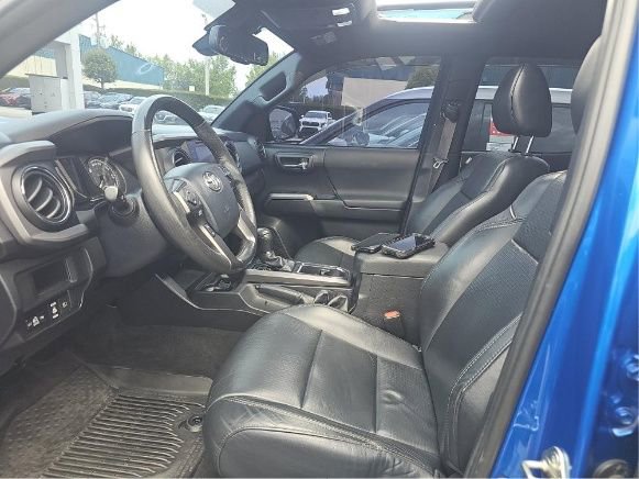 Used 2018 Toyota Tacoma TRD Sport AWD/4WD image 5