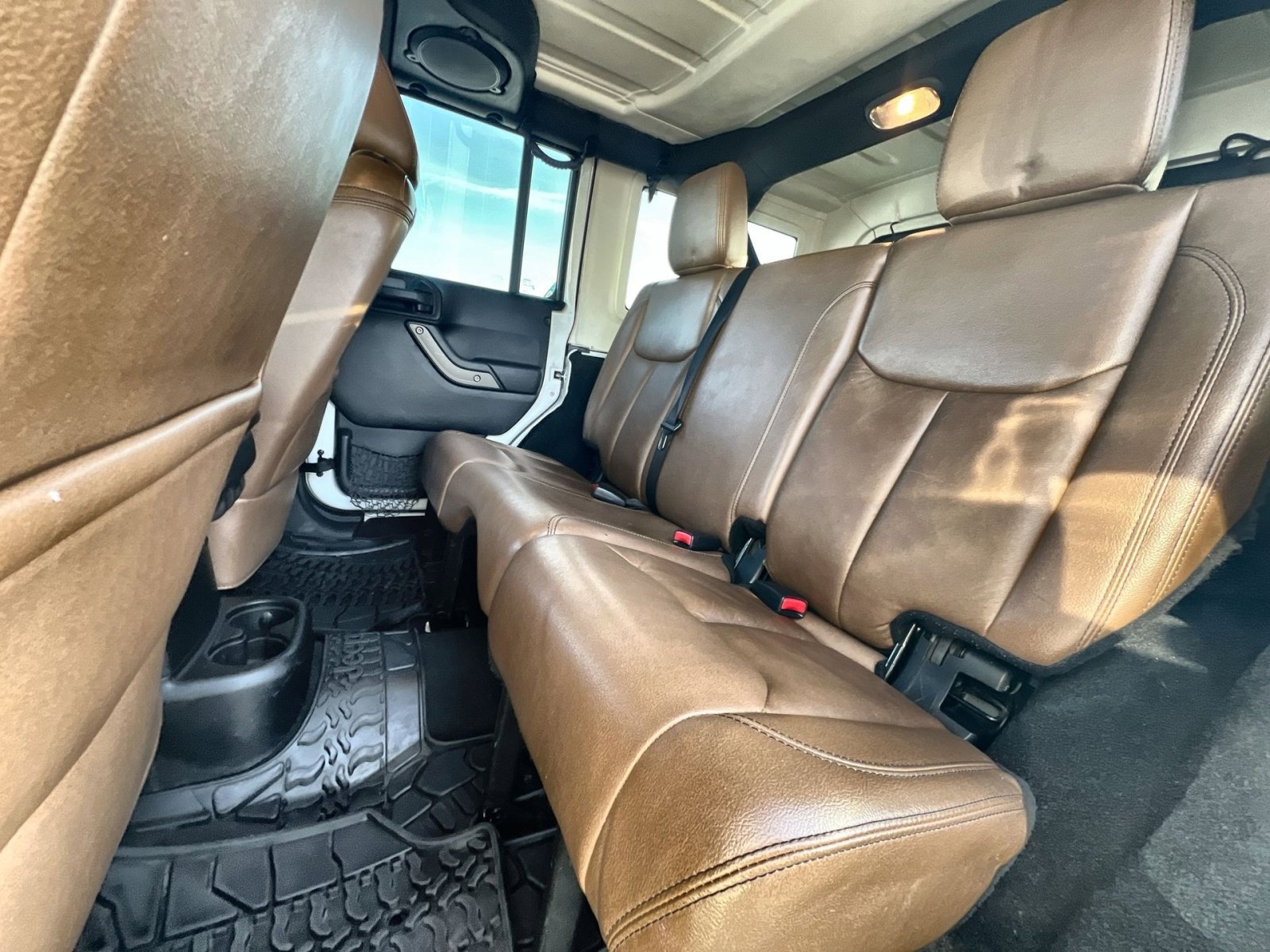 Used 2013 Jeep Wrangler Unlimited Sahara image 23