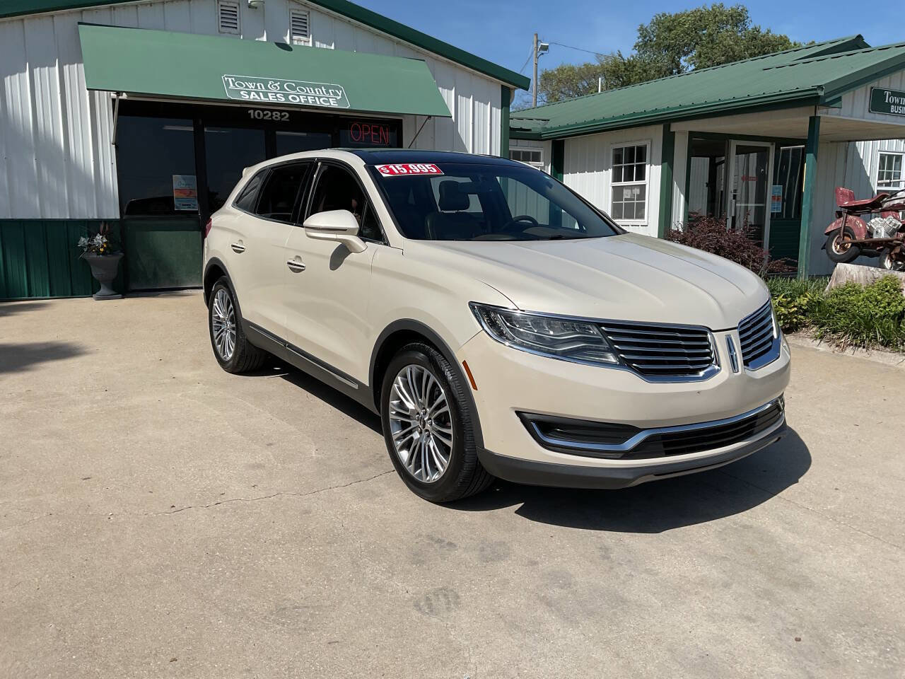 Used 2016 Lincoln MKX Reserve w/ Luxury Package image 3