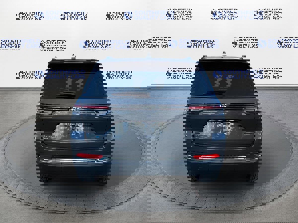 Used 2023 Jeep Grand Cherokee 4WD 4xe image 5