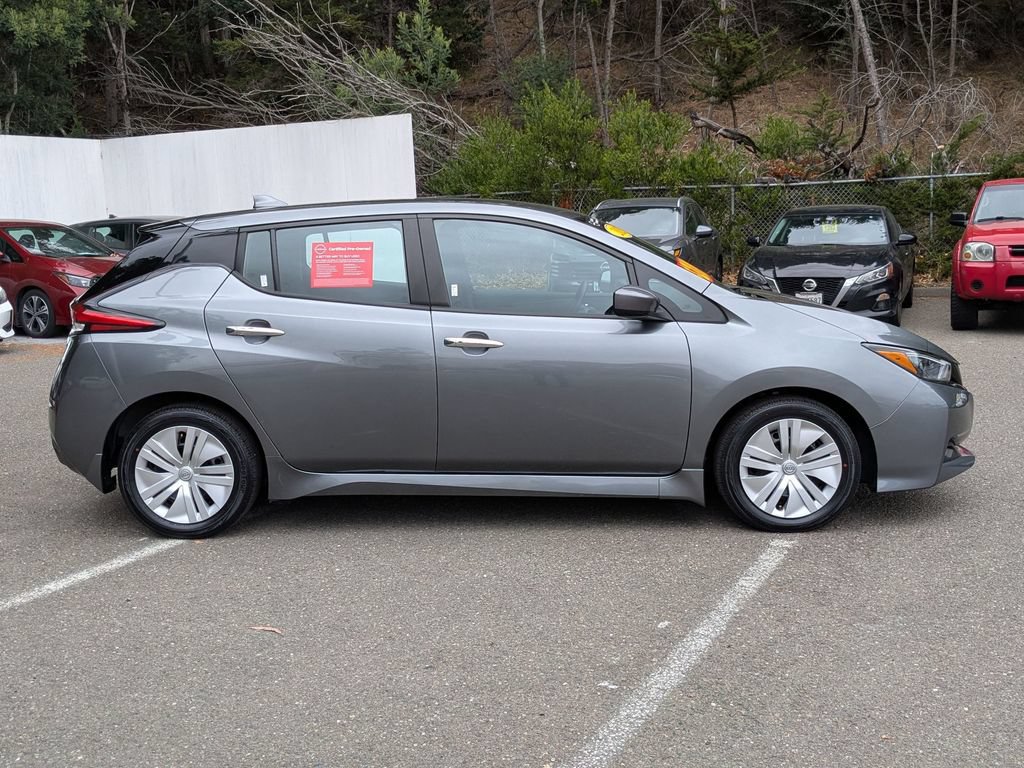 Used 2025 Nissan Leaf S FWD image 4