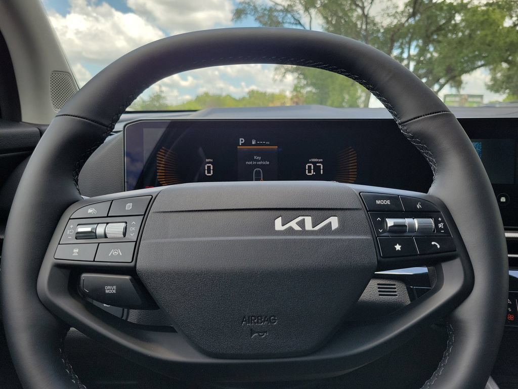 New 2026 Kia Sportage LX w/ LX Convenience Package FWD image 9