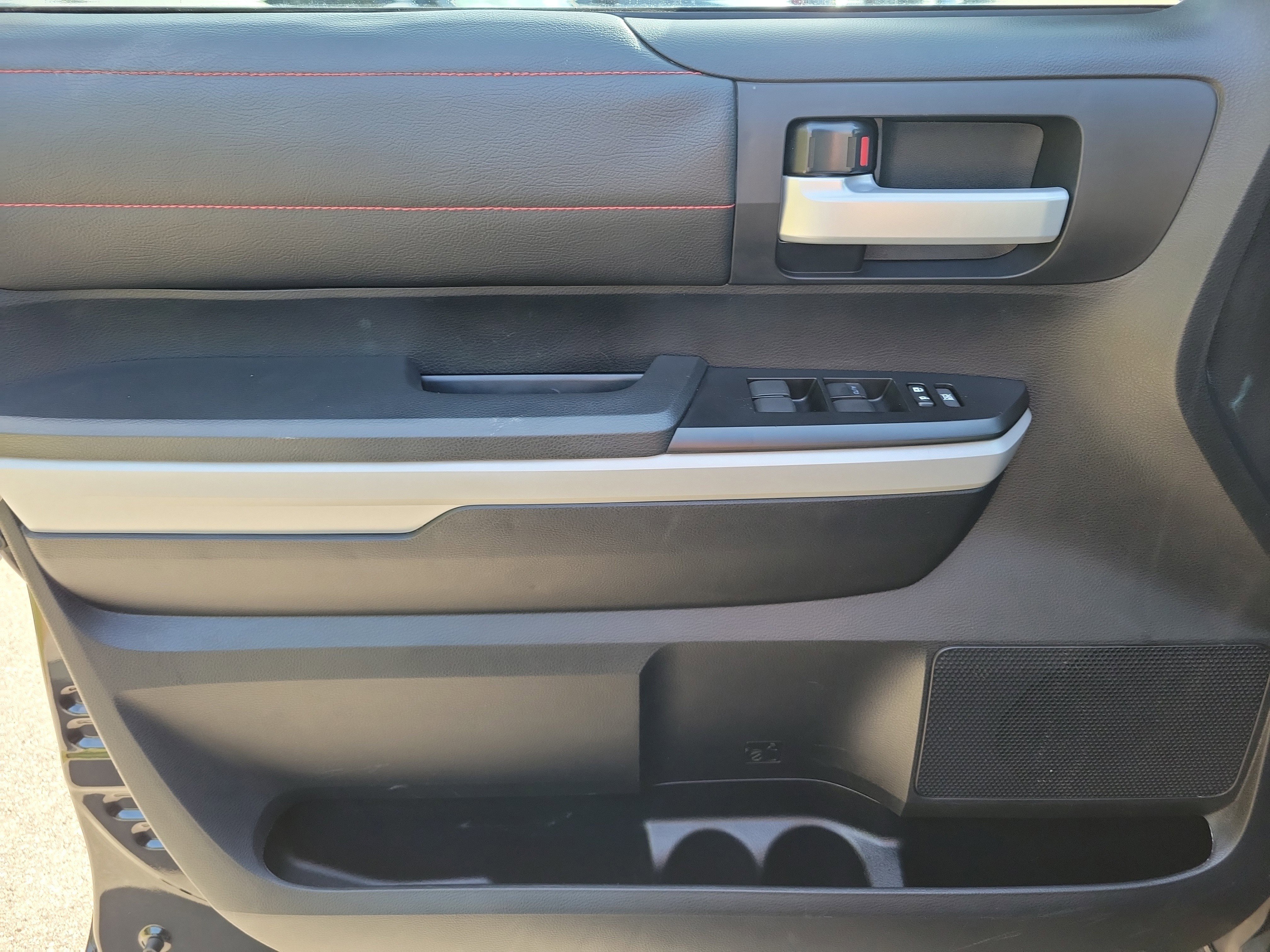 Used 2018 Toyota Tundra SR5 w/ SR5 Upgrade Package image 18