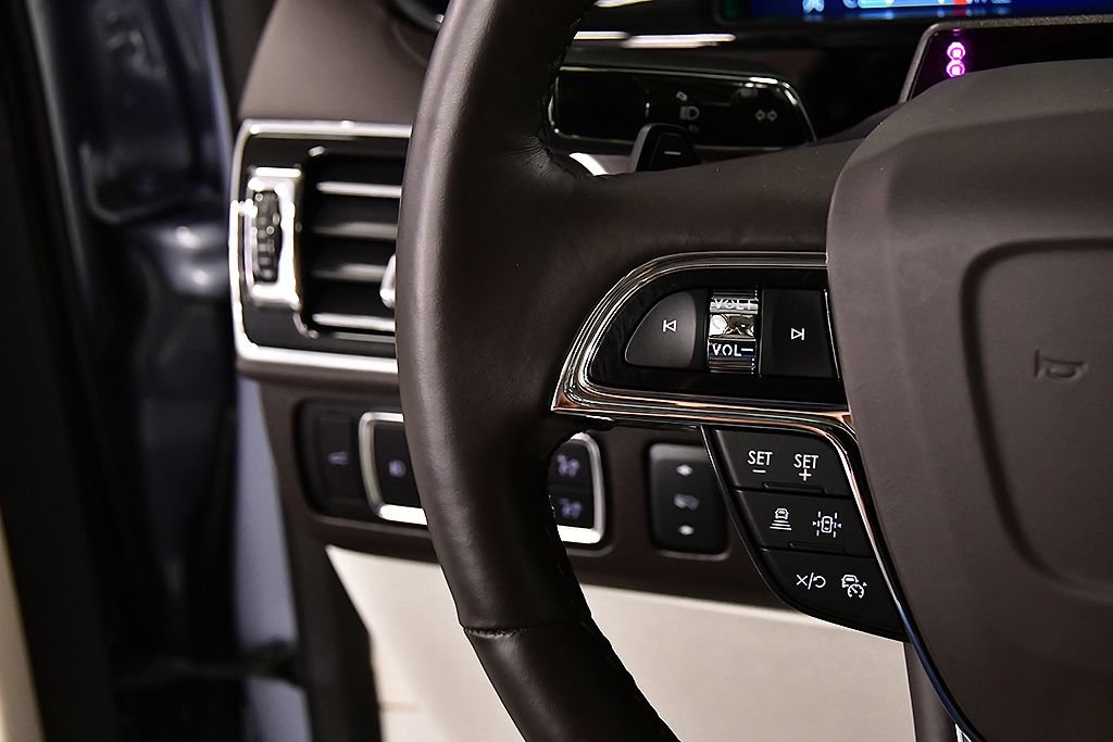 Used 2023 Lincoln Navigator L Black Label AWD/4WD image 18
