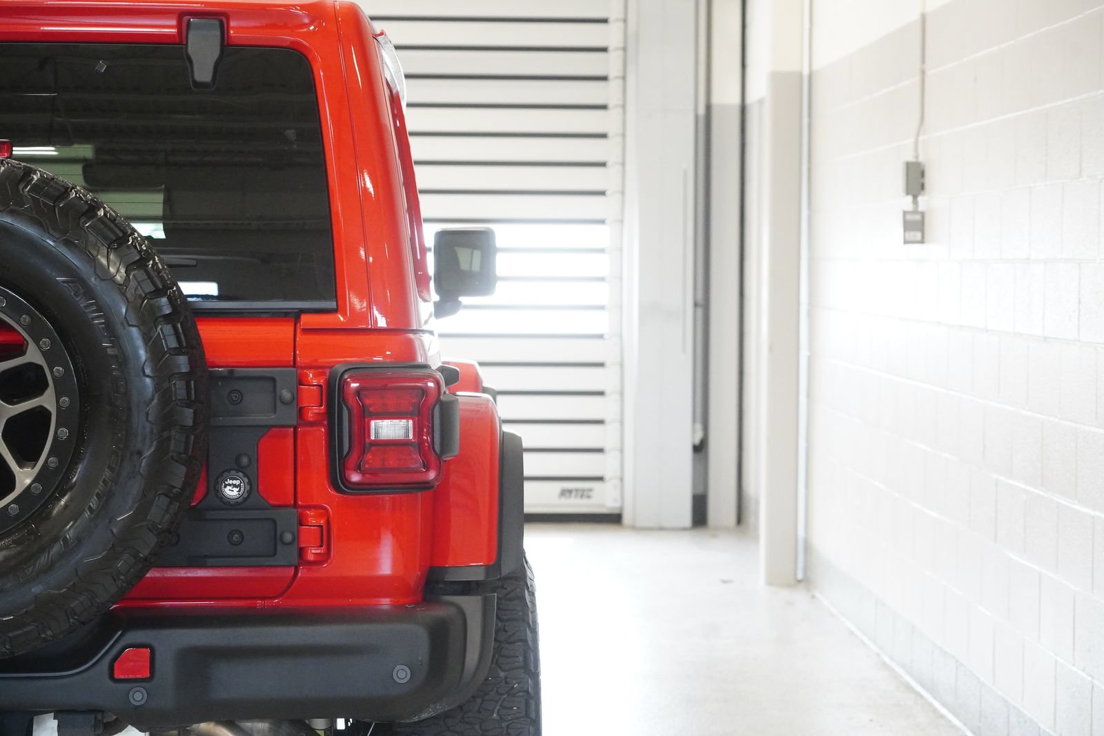 Used 2023 Jeep Wrangler Unlimited Rubicon 392 w/ Xtreme Recon 35" Tire Package AWD/4WD image 10